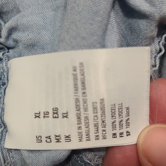 American Eagle loose fit will fit Large or X-Large woman - Picture 9 of 10